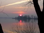 Tramonto sul lago di Mantova - Gennaio 2001 - Purtroppo la qualit non  un granch ma  stata scattata con una HP ..... lasciamo perdere!!!!