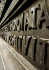 Sulla porta di una chiesa