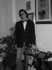 Umberto Baccolo, sublime intenditore di liquori, riflette su quale sia il pi appropriato da servire ai suoi ospiti