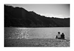 Uno scatto rubato ad una coppia che si stava gustando il dolce calore primaverile ed il dolce suono del mare