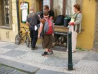 forse la prospettiva non  il massimo...ma non potevo lasciarmi scappare questo scenario insolito :-)...peccato che non ho fatto un primo piano della biciclettina...era favolosaaaaaa 

critiche e commenti sempre ben accetti ;)

ciao