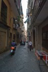 uno dei vicoletti di Napoli....