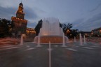 la fontana "turta d'i spus" (torta degli sposi, speri di aver scritto giusto) col castello sforzesco sullo sfondo