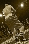 Prime esperienze di foto sportive, di notte sotto la pioggia non penso sia tanto facile combattere.... un punto di scatto un p strano che pu mettere in relazione la piccolezza di chi osserva timidamente i due colossi prossimi allo scontro... (perlomeno io la vedo cos)