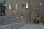 solleva il fucile, per favore