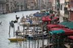 Dal ponte di Rialto - Venezia.

Commenti e critiche per un fotografo alle prime armi.