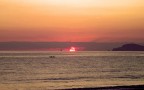 Stimolato dalle critiche per la foto pubblicata ieri (http://www.photo4u.org/viewcomment.php?pic_id=334667), provo a pubblicare un altro tramonto, sperando di aver capito la strada da prendere. Gradirei che qualcuno mi spiegasse come fare in modo che questo tipo di foto venga pi nitida e non presenti la grana che appare pi marcata nel cielo. GRAZIE
