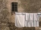 Una stradina di Spoleto nel primo pomeriggio di una caldissima giornata di Agosto.