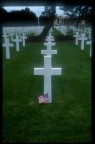 Cimitero nei pressi di Omaha Beach in Normandioa, sito del pi cruento sbarco durante il D-Day.

Quando si giunge sul sito le emozioni sono forti e difficilmente descrivibili. Ho cercato di sintetizzarle con un primo piano forte, una prospettiva che cerca di dare idea della vastit delle perdite ed un simbolo di orgoglio patriottico