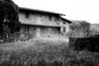 Una cascina immersa nel verde dell'oasi naturale wwf valpredina, Nikon D60 e 18-55 VR