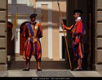 Soggetto: Guardie svizzere - Palazzo Pontificio - Castel Gandolfo (RM)

Tecnologia: Nikon Coolpix L5 e Adobe Photoshop

Fotoritocco: Aumento del contrasto, regolazione della colorazione e riduzione del rumore


Informazioni sullo scatto

Focale: 25mm
Apertura: F/7,9
Tempo: 1/406 sec
ISO: 79