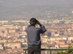 L'uomo che guarda lontano...