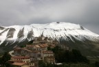 Neve e freddo a Castelluccio di Norcia il Primo giugno 2006.