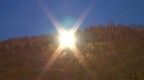 Specchio di acciaio  mt. 5 x 8 che intercetta i raggi del sole   (coperto dalle montagne nel periodo invernale ) e li riflette sulla piazza di Viganella ( Vb )