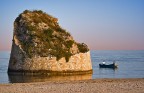 Rispetto alla foto postata in precedenza ho effettuato una desaturazione del mare, rendendo il tutto pi realistico.
Grazie per i suggerimenti precedenti e che mi farete per questa rielaborazione.