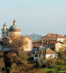 Costa d'Ovada..sullo sfondo il castello di Tagliolo Monferrato.
Leica R6 +180mm f.2.8 Wetzlar Elmarit 1/250 f11 .iso 100 su
pellicola Kodak .Scanner HP a 1200 dpi