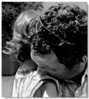 Chi ha scelto con consapevolezza di fare il 
mestiere di genitore.
In quel gesto  racchiuso l'amore, la cura, l'attenzione verso colui 
che sar uomo domani cresciuto con gli stessi insegnamenti.