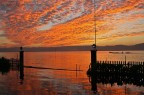 Altra versione (orrizontale) di questo meraviglioso tramonto.

Il titolo, oltre che per l'ovvia associazione con i colori, la porta per l'inferno e la barca di Caronte,  inteso anche per le condizioni in cui versa il Popolo Birmano, in un paradiso-inferno.

CANON 400d
CANON 24-105mm L IS USM
a 24mm
ISO 100
f/4.5
1/50s
mano libera
IS on
no filtri
