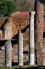 ...marmo e legno...