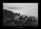 Pomeriggio, la nebbia sale dal fondo valle e piano piano nasconde tutto.
Pentax K10D Pentax 70 mm