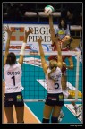 Sabato  toccata alla pallavolo femminile: Famila Chieri - Yamamay Busto Arsizio 

Partita molto combattuta, che vede la conquista del primo punto casalingo della stagione per la formazione di Chieri, grazie alla sconfitta per 3-2 al tie-break.
Peccato perch la salvezza  sempre pi un miraggio per il povero Chieri.

Tutte le foto sono scattate con i seguenti dati:
Canon EOS 400D + EF 70-200 f/4L
ISO 1600
f/4
1/400 s
e in post ho dovuto recuperare qualcosa in pi di uno stop!