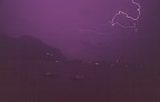 fulmine sul Lago Maggiore..
Minolta 5x, f16 su posa B, zoom 28-80, pellicola fujifilm sensia 100 scannerizzata con scanner piano Epson perfection 1670 a 800 dpi.