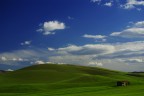 questa zona della Basilicata sembra dipinta da un pittore impazzito che usa solo verdi e blu.