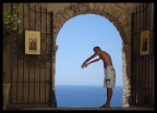 Ingresso alla cattedrale di Castelsardo, Sardegna. Scattata al mio ragazzo in modalit automatica.