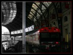 Stazione a Barcellona. Ho voluto suddividere la composizione in 1/3 a sinistra in bianco e nero x sottolineare l'architettura dei primi '900 e in 2/3 a destra in cui vi  la dominante rossa del treno moderno. Critiche e commenti sempre ben accetti :)