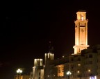 Ecco una delle mie primissime foto di notte, ovviamente fatta con l'ausilio del cavalletto. Ho utilizzato photoshop esclusivamente per raddrizzarla, cropparla e togliere una piccola macchiolina. Che ne pensate....ogni commento  graditissimo.