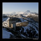 Chiesa di S. Maria della Piet a pochi passi dal castello dove hanno girato Lady Hawk, sullo sfondo il Gran Sasso!