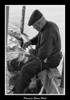 Acitrezza:  ora di mettere in sesto le reti da pesca e ricominciare a pescare per dar la pietanza alla propria famiglia !!!