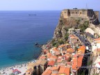 Tra cielo e mare uno spettacolo da ammirare, un paesaggio d'amare.