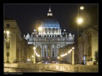 Un'interpretazione forse fotograficamente errata, troppi agenti di disturbo tra lampioni, muretti e auto, eppure, questa foto mi fa capire quanto sia caotica e allo stesso tempo affascinante la Capitale.