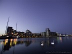 passeggiandoper le royal dock di londra