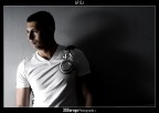 DeeJay torinese, strobist tre flash a sinistra a diverse altezze ed angolazioni.