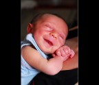 un solo mese di vita e un sorriso che  gi un programma