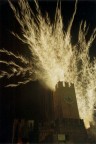 Fuochi artificiali lanciati dalla torre del castello di Villafranca.