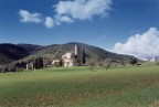Abbazia di Sant Antimo e terreni circostanti, Toscana.
Reflex Yashica F105, pellicola 100ISO, polarizzatore.