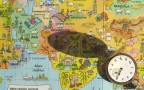 Un vecchio orologio su una carta geografica per bambini