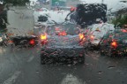 Immagini di citt sotto la pioggia
