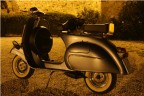 fotografata per strada con treppiede, utilizzando la luce arancio della pubblica illuminazione. La foto  originale e non passata in post produzione, quindi mi fanno piacere commenti e critiche che aiutino a migliorarmi.