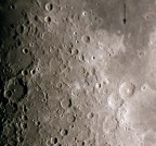 in ricordo del primo uomo sulla Luna ho postato questa immagine che mostra il mare della tranquillit.
ripresa con un tele da 300mm di apertura e 3000mm di focale su pellicola kodak gold 100 iso esposta per 1/250 sec.