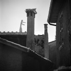 Monte Guadagnolo (vicino Roma).
Monumento con statua del cristo che si trova nella piazza pi alta del paese ripresa sopra i tetti delle case.

SL66, sonnar 150mm e TriX