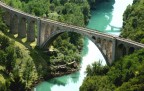 Il grande arco in pietra