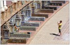 La magnifica Plaza de Espagna a Siviglia.
uno scatto per immortalare un momento piacevole.
Uno scatto a chi scatta!