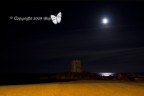 ...e la Luna buss...