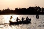 Rematori in silhouette