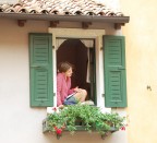 alla finestra