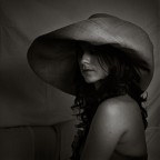 studio con luce flash.

consigli graditi.

SL66 e FP4.